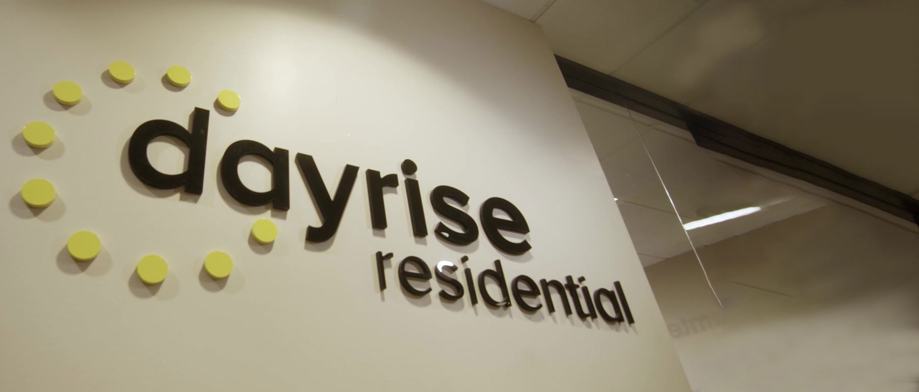 dayrise-residential-wall-sign